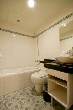 Green Park Commercial Hotel Tainan Exterior foto
